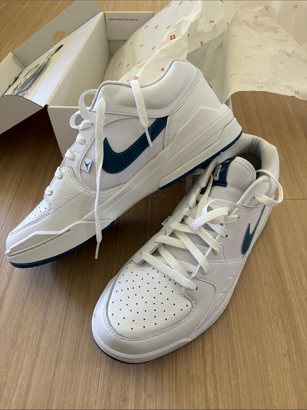 Nike Men’s White & Navy Low-Top Sneakers with Teal Swoosh